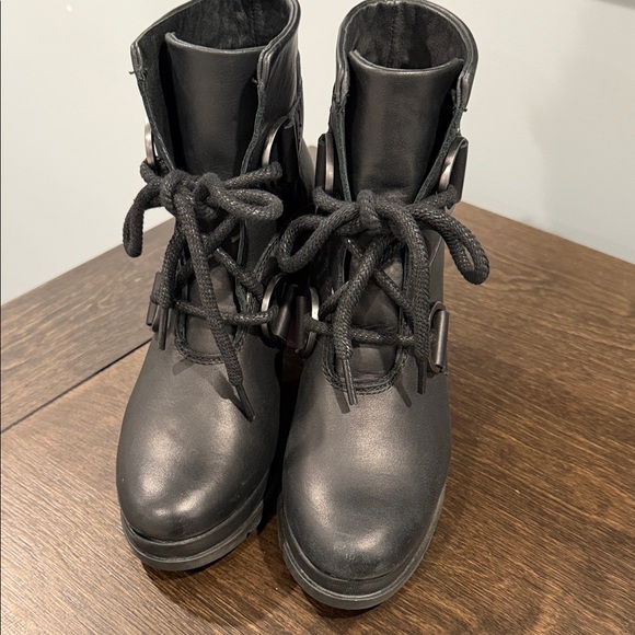 Black and Red Women's Ankle Boots SOREL - Picture 4 of 10